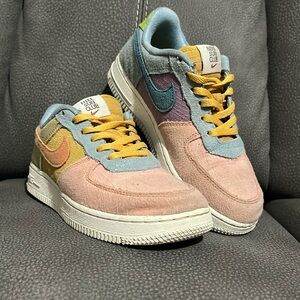Nike Air Force 1 Low '07 LV8
Next Nature Sun Club (GS)